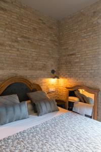 A bed or beds in a room at Doña Elvira Suites Cathedral