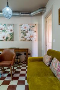 A seating area at Doña Elvira Suites Cathedral