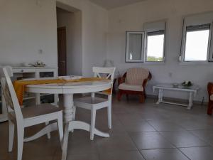 Gallery image of The veranda appartment with sea view in Agiokampos