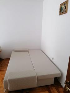 Een bed of bedden in een kamer bij - Brown Suite - ULTRACENTRAL
