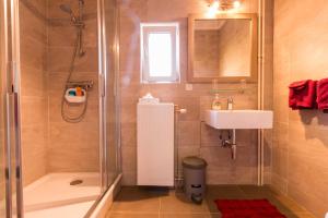 Koupelna v ubytování Arconaty Hotel