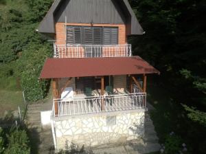 El edificio en el que está la casa vacacional