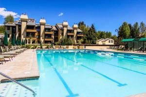 a large swimming pool in front of a hotel at Atelier 1085 in Sun Valley