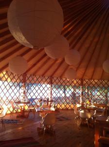 Um restaurante ou outro lugar para comer em Magma Lodge, Pucon