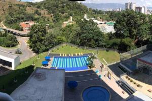 an overhead view of a skate park with a pool at Hermoso apartamento, cerca Hospital Internacional in Floridablanca