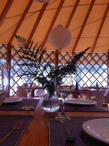 Reštaurácia alebo iné gastronomické zariadenie v ubytovaní Magma Lodge, Pucon