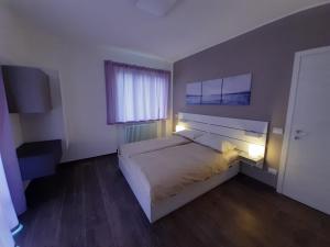 a bedroom with a bed with two lights on it at Ca' del Barba in Domaso