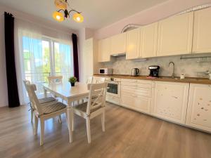 Kuchyň nebo kuchyňský kout v ubytování APARTMENT AZIMUTH