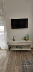 TV a/nebo společenská místnost v ubytování Apartmani Katarina