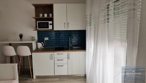 Kuchyň nebo kuchyňský kout v ubytování Apartmani Katarina