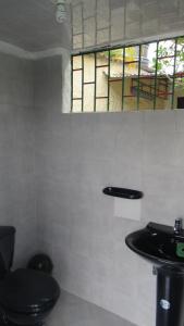 Bathroom sa Casa con piscina en el centro de Anapoima