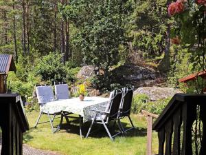 Zahrada ubytování 3 person holiday home in MELLERUD
