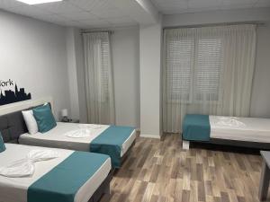 Postel nebo postele na pokoji v ubytování Hotel New York