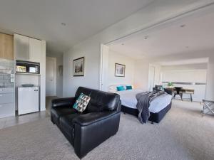 Dapur atau dapur kecil di Fabulous Castor Bay 1 Bedroom With Views and SkyTV +14 gambar