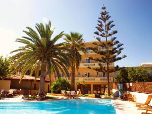 Bazén v ubytování Kissamos Hotel nebo v jeho okolí