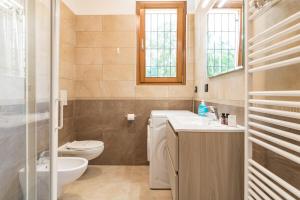 Koupelna v ubytování Apartment Gli Ulivi 4 - Tremezzina