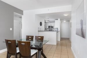 Kuchyň nebo kuchyňský kout v ubytování Fortune House Hotel Suites