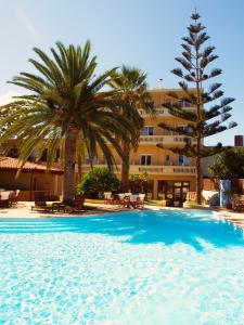 Bazén v ubytování Kissamos Hotel nebo v jeho okolí