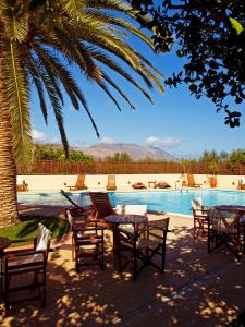 Bazén v ubytování Kissamos Hotel nebo v jeho okolí