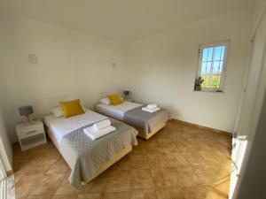 เตียงในห้องที่ Relaxing Casa da Vinha carvoeiro, Algarve