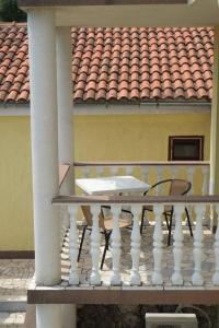 Ein Balkon oder eine Terrasse in der Unterkunft Hilltop Villa Risika