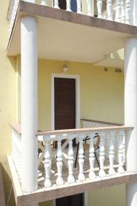 Ein Balkon oder eine Terrasse in der Unterkunft Hilltop Villa Risika