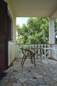 Ein Balkon oder eine Terrasse in der Unterkunft Hilltop Villa Risika