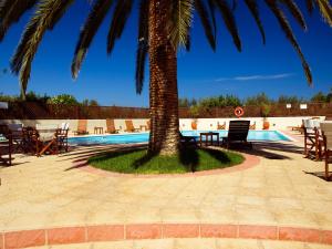 Bazén v ubytování Kissamos Hotel nebo v jeho okolí