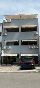 a black car parked in front of a building at Apartmenthaus Suskovic Insel Krk in Omišalj