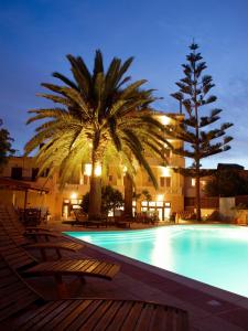 Bazén v ubytování Kissamos Hotel nebo v jeho okolí