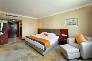 Uma cama ou camas num quarto em Wuhan Hongguang Hotel