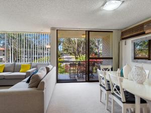 Area soggiorno di Magnus Gardens 4 beautiful air conditioned unit with filtered water views and Wi-Fi
