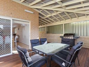 Gallery image of Tomaree Townhouse 5 large air conditioned townhouse and WI-FI in Nelson Bay