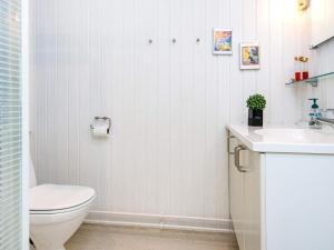 Koupelna v ubytování Holiday home Ebeltoft CXXI