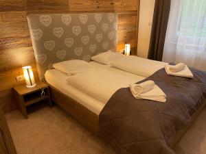 Ένα ή περισσότερα κρεβάτια σε δωμάτιο στο Romantik Apartment mit SommerCard