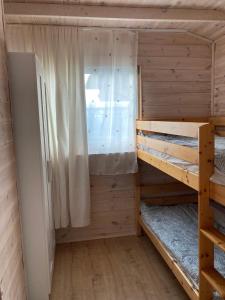 Poschodová posteľ alebo postele v izbe v ubytovaní Apartamenty i Pokoje Na Letniej