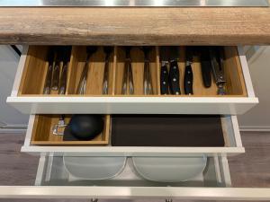 a drawer filled with knives in a kitchen counter at ferienapartment hahnenklee Apart.2 in Hahnenklee-Bockswiese