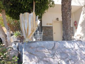 Fotografia z galérie ubytovania Room in Apartment - Spacious Room in Creta for 3 people, with Ac, Swimming Pool and Nature v Hersonissose