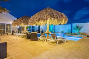 Bazén v ubytování Golden Villas nebo v jeho okolí