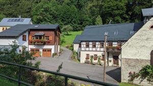 an aerial view of a house with a driveway at Viertel's Mühle in Bodenberg