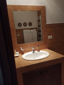 a bathroom with a sink and a mirror at Casa Elda in Galatone