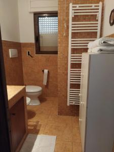 a small bathroom with a toilet and a mirror at Casa Elda in Galatone