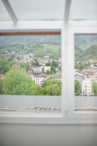 Nespecifikovaný výhled na hory nebo výhled na hory při pohledu z hotelu