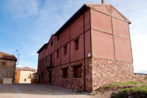 a red brick building with aventh floor at Tres Navíos en el Mar Casa Rural de 10 habitaciones con baño individual precios web in Montejo de Tiermes