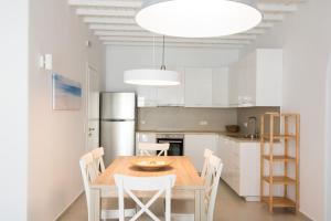Kuchyňa alebo kuchynka v ubytovaní Nireas Apartments Mykonos Downtown