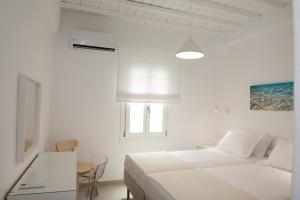 Posteľ alebo postele v izbe v ubytovaní Nireas Apartments Mykonos Downtown