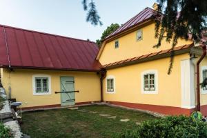 The building in which the holiday home is located