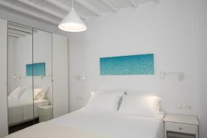 Posteľ alebo postele v izbe v ubytovaní Nireas Apartments Mykonos Downtown