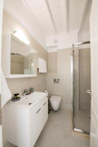 Kúpeľňa v ubytovaní Nireas Apartments Mykonos Downtown