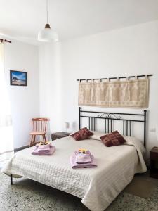 Кровать или кровати в номере Pagu Pagu de Paradisu - A little bit of paradise